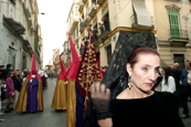 Semana Santa, Malaga/Spanien: Frauen in traditioneller Tracht